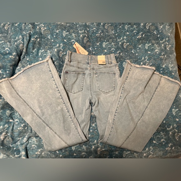 Alice and Olivia BEAUTIFUL WIDE LEG JEAN - Picture 8 of 12